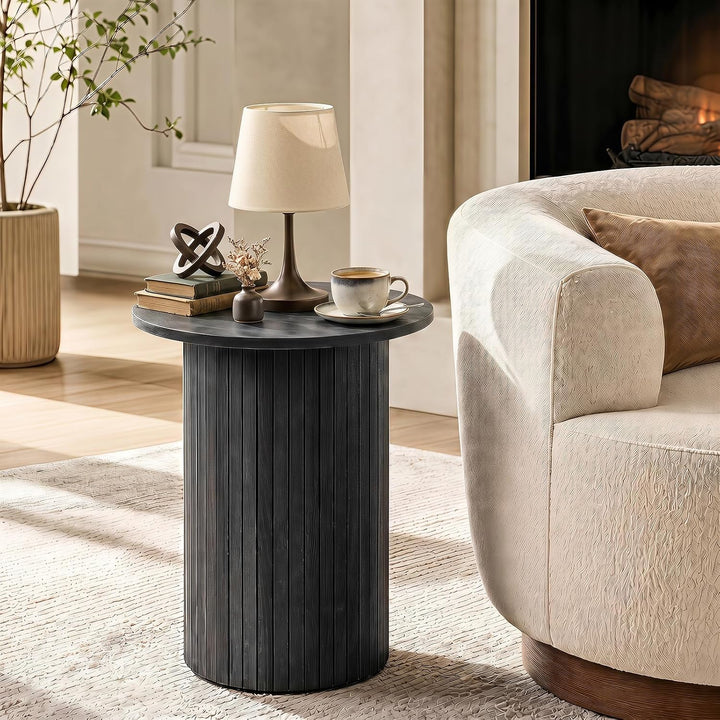 GIANTEX Round Side Table, Fluted Mid Century Modern Drum End Table | 22.5‘’ Wooden Pedestal Accent Nightstand for Bedroom