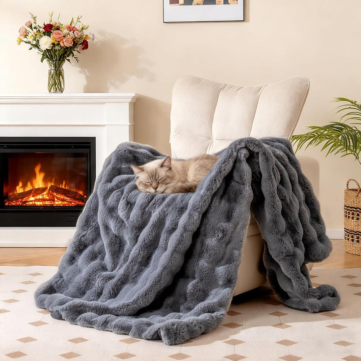 Giantex Luxury Fuzzy Plush Rabbit Fur Bubble Blanket for Armchair