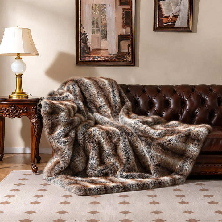 Giantex 780GSM Soft Plush Fuzzy Luxury Faux Fox Fur Blanket for Sofa