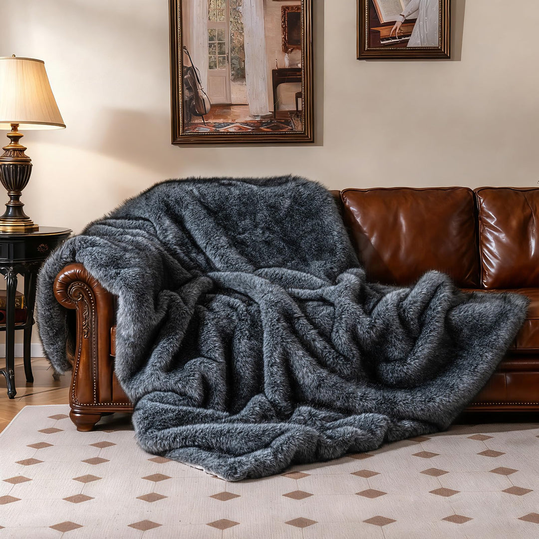Giantex 740GSM Soft Plush Fuzzy Luxury Faux Wolf Fur Blanket for Sofa