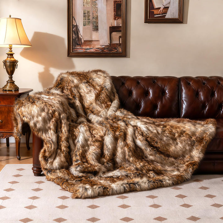 Giantex 540GSM Soft Plush Fuzzy Luxury Faux Raccoon Fur Blanket for Bed