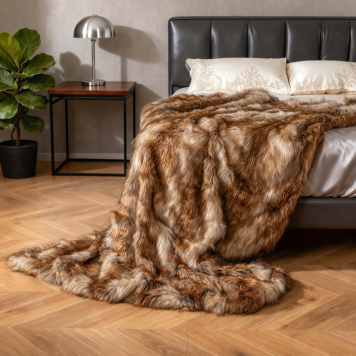 Giantex 540GSM Soft Plush Fuzzy Luxury Faux Raccoon Fur Blanket for Bed