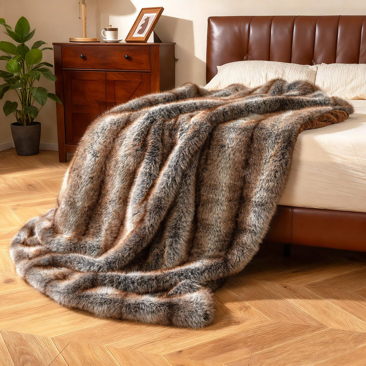 Giantex 780GSM Soft Plush Fuzzy Luxury Faux Fox Fur Blanket for Sofa