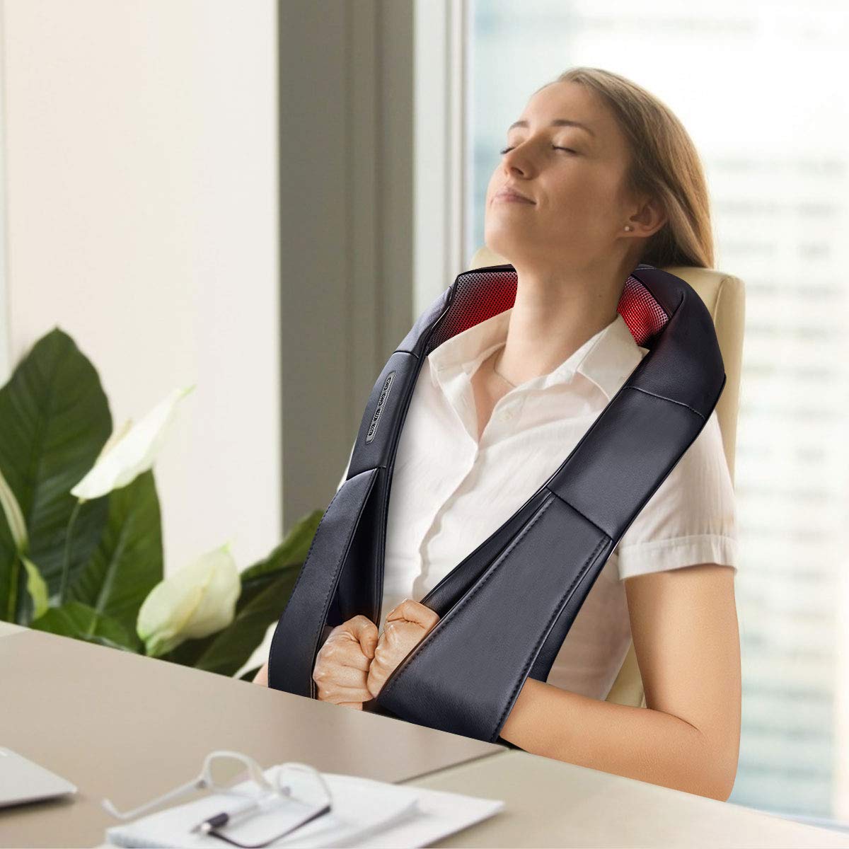 Giantex Shiatsu Neck Back Massager with Heat, Electric 3D Kneading Massage Pillow